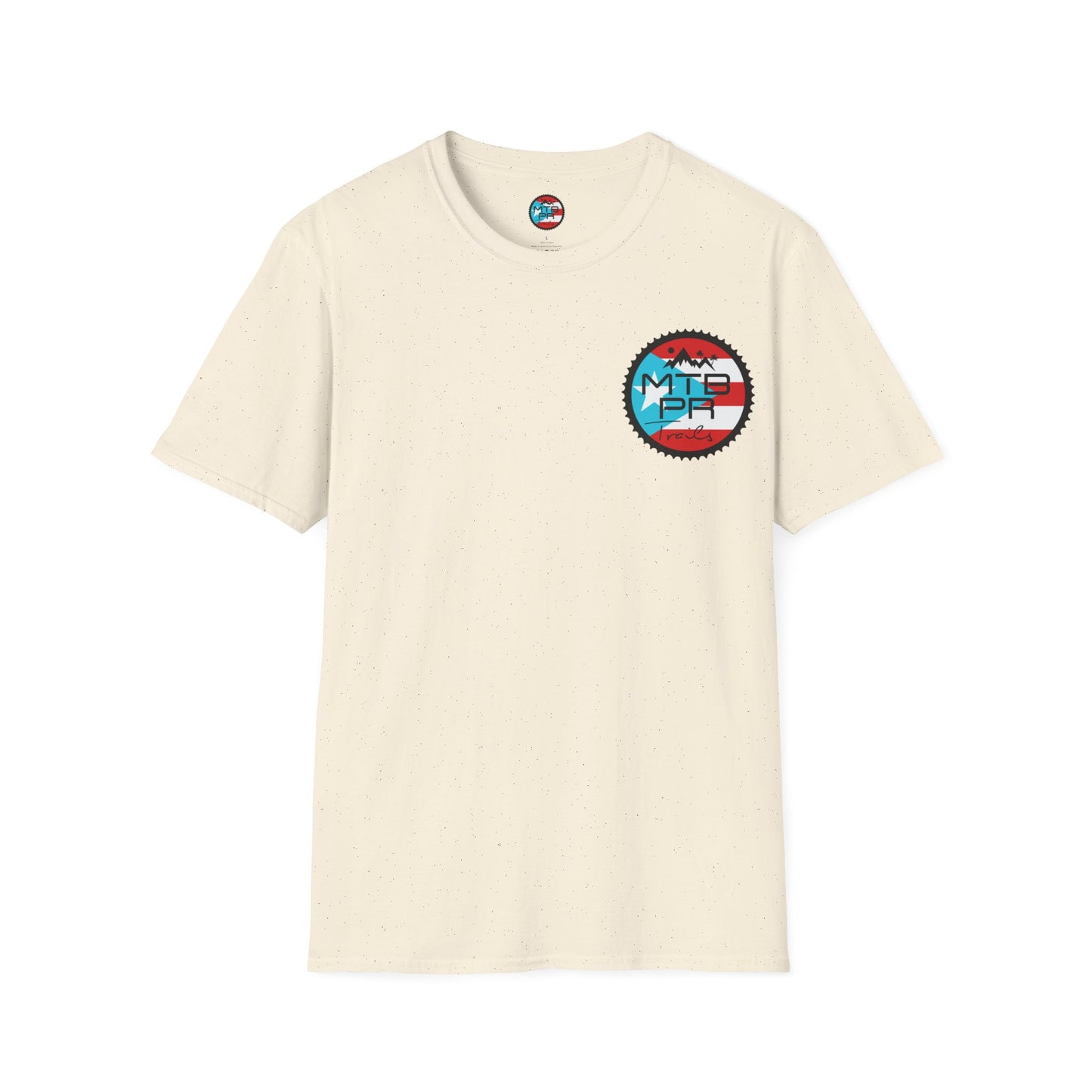 "Mas que un Hobby es un Estilo de VIDA" - Logo con Bandera - Unisex Softstyle T-Shirt