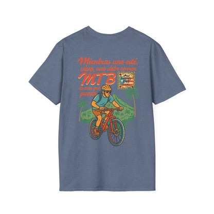 Mientras uno este vivo, uno debe correr MTB lo mas que pueda! - MTB PR Trails - Unisex Softstyle T-Shirt
