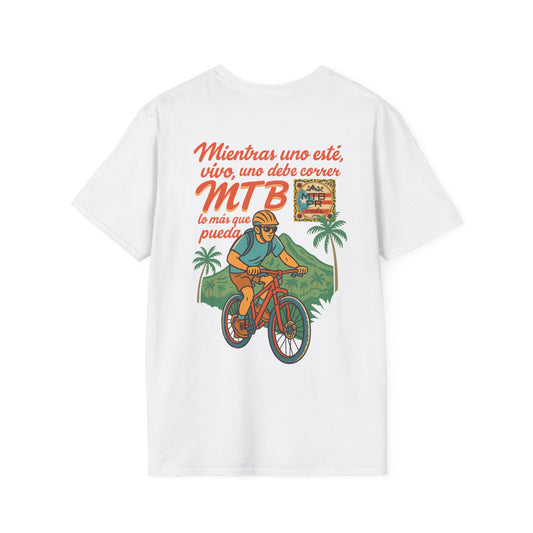 Mientras uno esté vivo debe correr MTB LO MÁS QUE PUEDA
 - MTB PR Trails - Unisex Softstyle T-Shirt