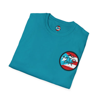 "Mas que un Hobby es un Estilo de VIDA" - Logo con Bandera - Unisex Softstyle T-Shirt