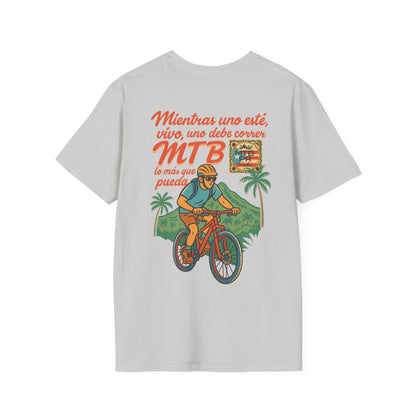 Mientras uno este vivo, uno debe correr MTB lo mas que pueda! - MTB PR Trails - Unisex Softstyle T-Shirt